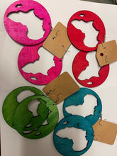 Load image into Gallery viewer, Natural Green Cut Out Africa Wooden Earring