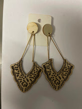 Load image into Gallery viewer, Natural Authentic Wooden Triangular Patterned Earrings
