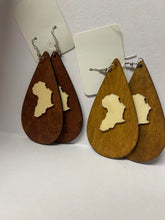 Load image into Gallery viewer, Natural Authentic Wooden Light Centred Africa Earrings- Light Brown
