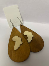 Load image into Gallery viewer, Natural Authentic Wooden Light Centred Africa Earrings- Light Brown
