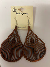Load image into Gallery viewer, Brown striped swing earrings
